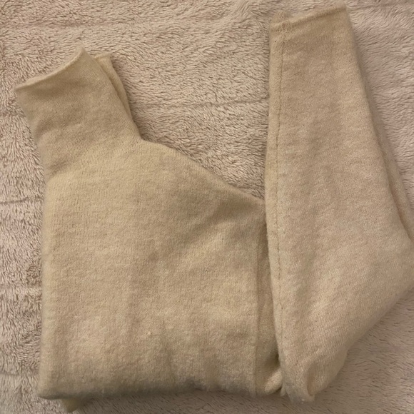 Lorin sweater white, Aritzia - Picture 2 of 4